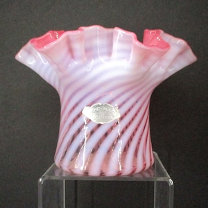 Fenton Rose Satin Pink Opalescent Swirl Rüschenvase 4,25 &quot;Hoch