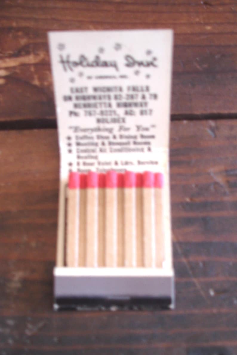 Unstruck Vintage Matchbook-Holiday Inn Wichita Falls TX.-Front Strike