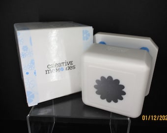 Creative Memories Blossom  Place &#39;n Punch Paper Punch Retired 2011 NIB