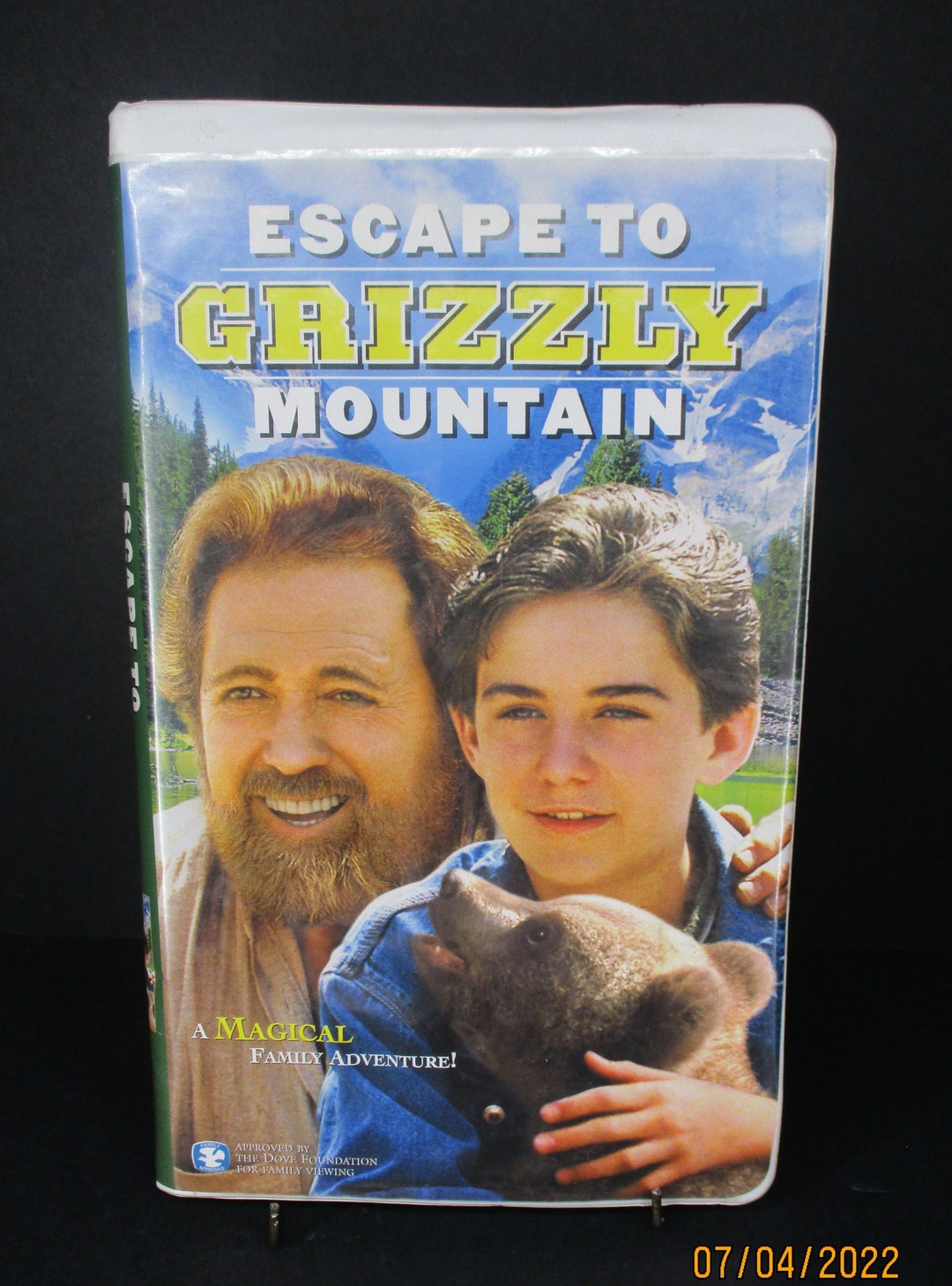 Escape to Grizzly Mountain (VHS 2002 Clamshell) Dan Haggerty, Miko