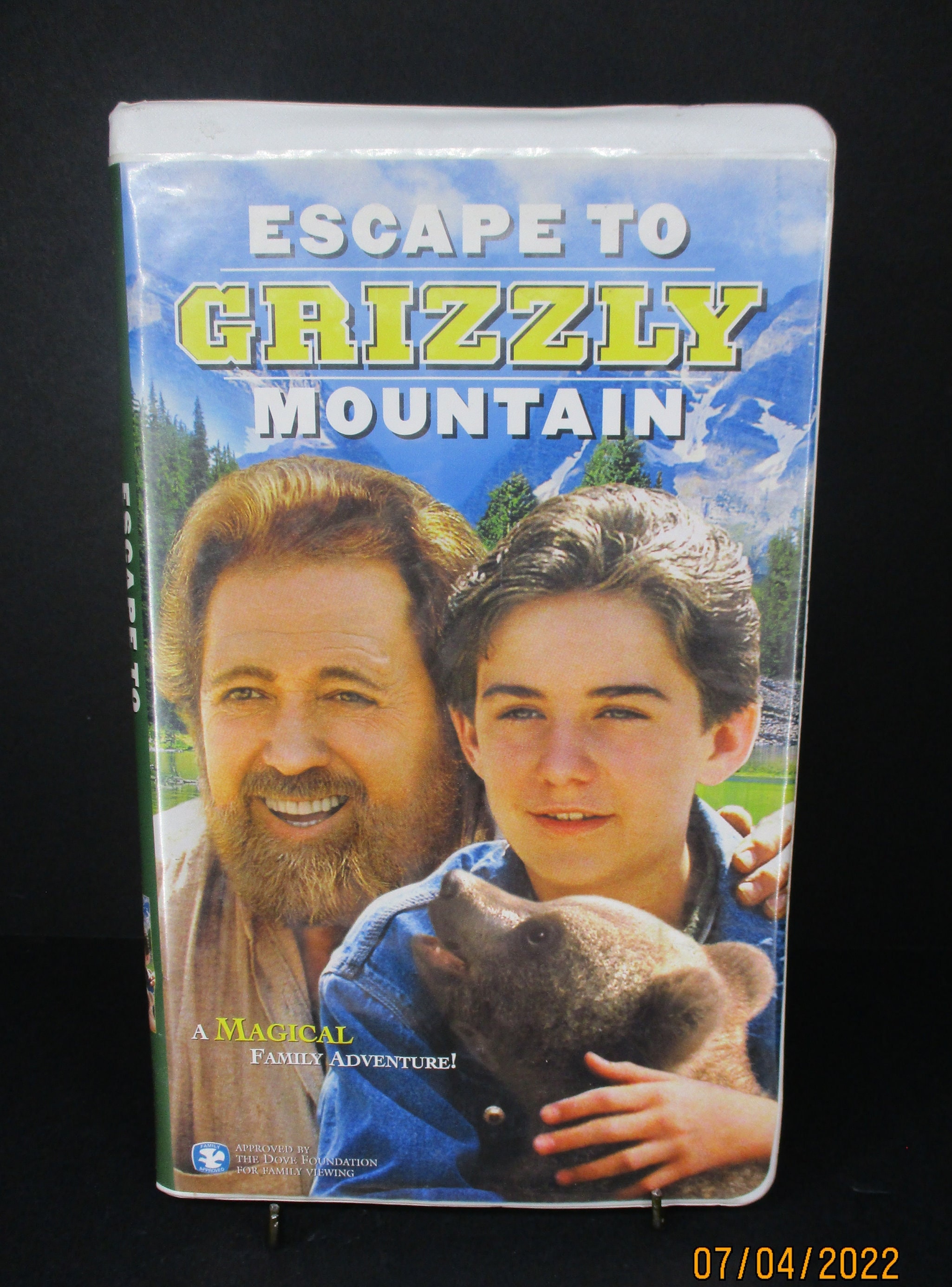 Escape to Grizzly Mountain (VHS 2002 Clamshell) Dan Haggerty, Miko