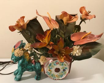 Lampada TV vintage rara retrò MCM con asino e carrello in ceramica artistica e fiori