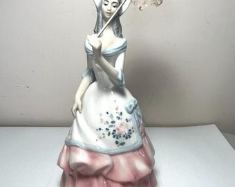 Vintage TENGRA Porzellan PASTEL Dame Frau mit Sonnenschirm Umbrella Figur 13 "