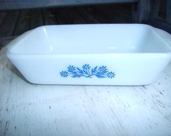 ANCHOR HOCKING Cornflower Blue Vintage Casserole Baking Dish  1 Qt