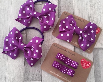Conjunto de lazo escolar con lunares morados