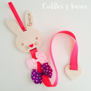 Engraved wooden bunny bow holder