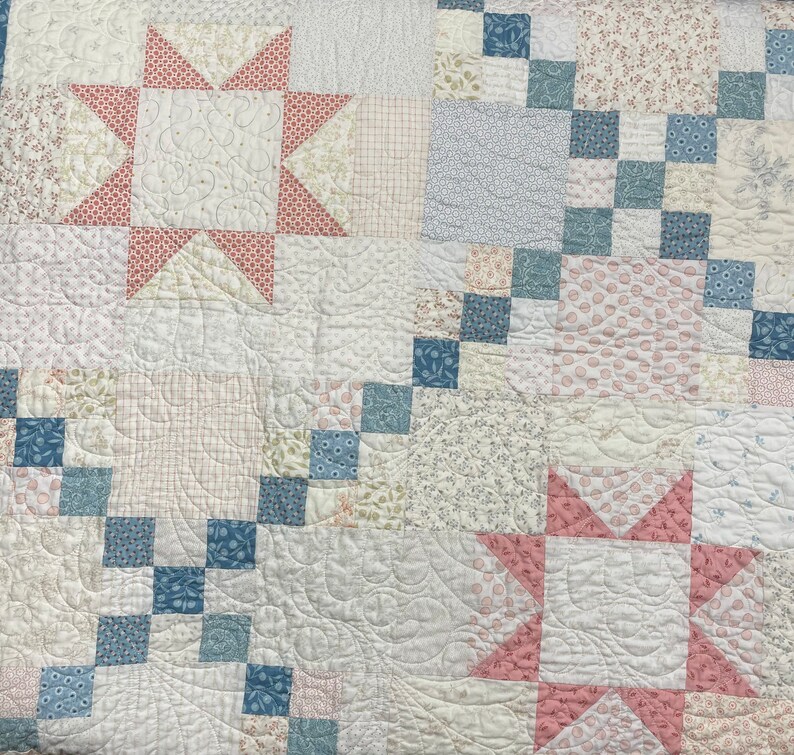 Hopscotch Stars Quilt Pattern by @PrayerieWife