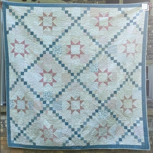 Hopscotch Stars Quilt Pattern by @PrayerieWife