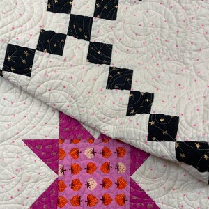 Hopscotch Stars Quilt Pattern by @PrayerieWife