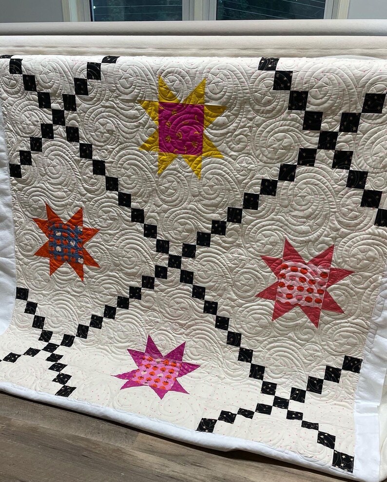 Hopscotch Stars Quilt Pattern by @PrayerieWife