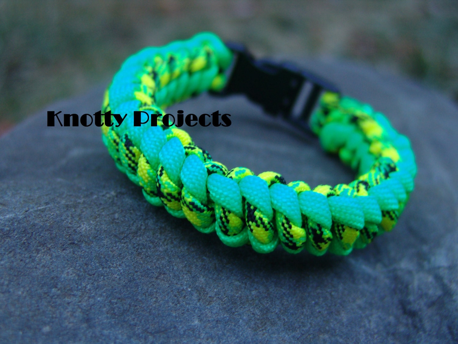 550 Paracord Bracelet Dragon's Tongue Khaki & OD Green 