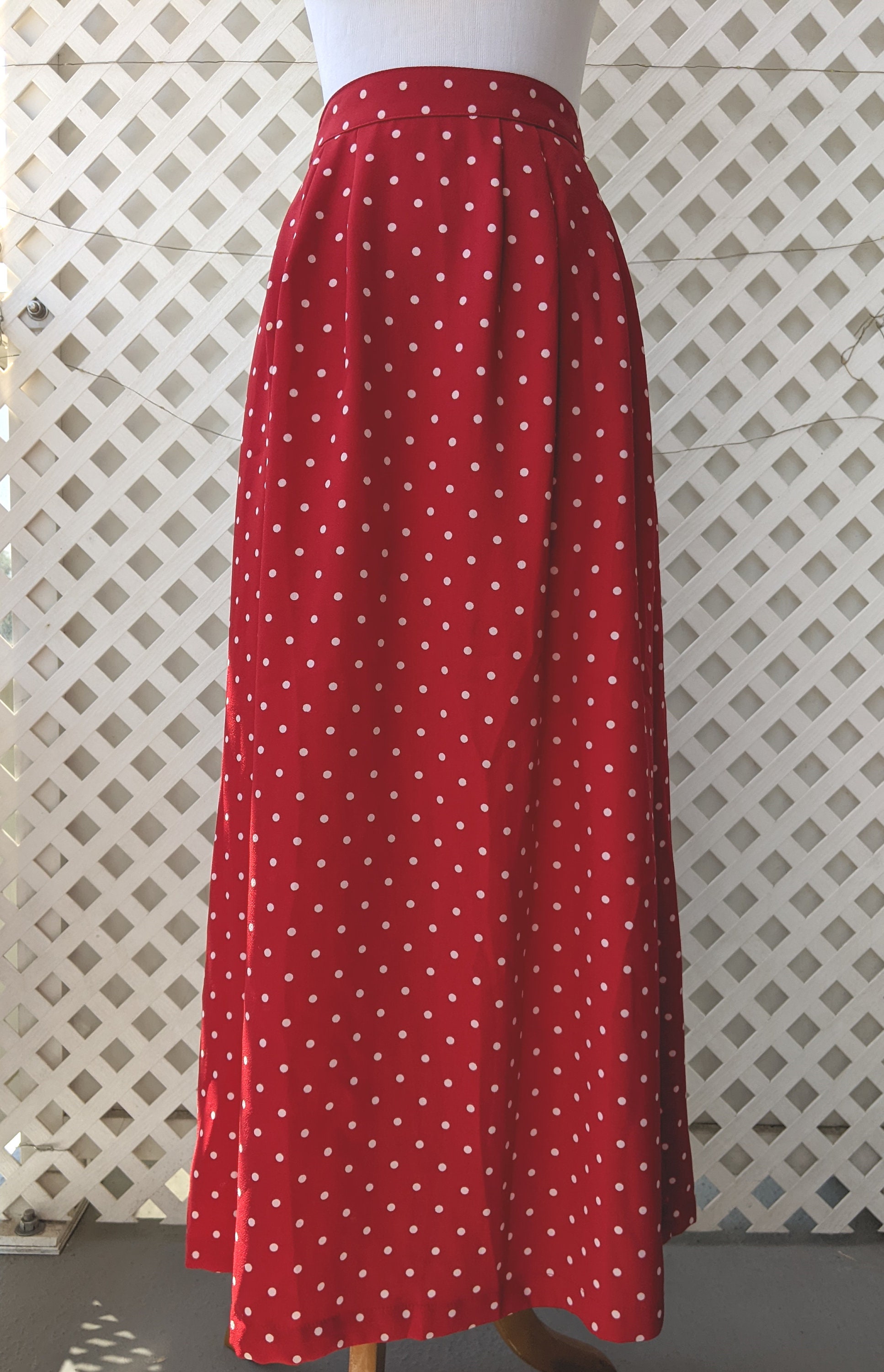 Vintage High Waisted Red and White Polka Dot Skirt - Size