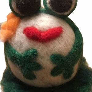Needle Felted Green Frog, Alpaca and Llama Felted Animal, Frog Lover Gift, Birthday Gift, Mothers Day Gift, Spring Decor