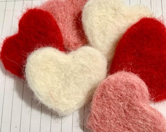 Corazones de fieltro de lana, mini corazones de fieltro, fieltro con aguja, juego de 12. Corazones diminutos, decoración para baby shower, decoración para despedida de soltera, relleno para cuencos para el día de San Valentín