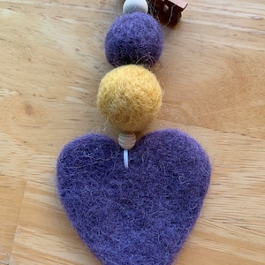 Aromatherapy Felt Ball Diffuser, Essential Oil Diffuser, Felt Ball Car Vent Clip, Gift for her, Best Friend Gift, Ecofriendly Wool Diffuser