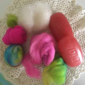 Felt Soap Kit, DIY Felted Soap Kit, Beginners Felting, Felting Craft Kit, Wet Felt Soap Kit, Felt Soap Gift Kit, Learn to felt
