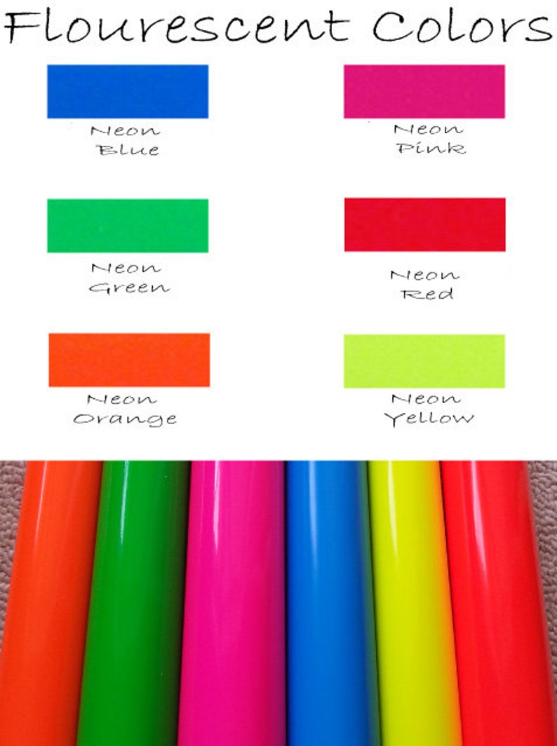 Op de afbeelding: Zes fluorescerende verfstokjes, van links naar rechts: oranje, groen, roze, blauw, geel, rood. De stokjes zijn verticaal gerangschikt en allemaal even groot. De kleuren zijn helder en levendig. De tekst "Fluorescent Colors" staat bovenaan de afbeelding.