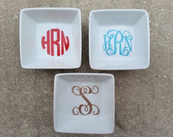 Monogrammed Ring Dish, Ring Holder, Engagement Ring Dish, Bridal shower gift, Engagement Ring Dish, Jewelry dish, Housewarming Gift