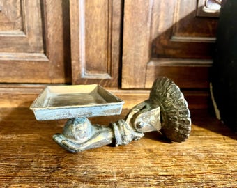 Antike große Kugel in der Hand Seifenschale Wandhalterung Messing Finish Eisen
