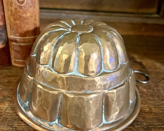 Antieke kleine Franse koperen keukenvorm tin bekleed pudding cakevorm