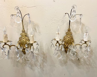 Antikes Paar Französische Wandlampen Wandhalterung Zwei Arm Bronze Messing Kristalle