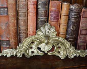 Antike französische schwere Bronze Muschel Ormolu Zinn verzierte Montierung Dekoration Hardware