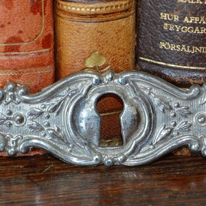 One Antique French Silver Horizontal Keyhole Escutcheon Hardware Ornate Marked L R Paris