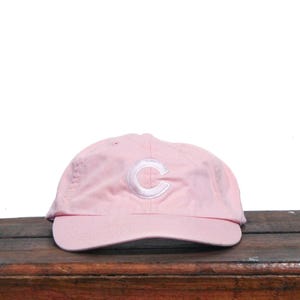 Vintage Pink Chicago Cubs C Logo MLB Illinois Mastercard Stadion Promo Strapback Hut Baseballkappe unstrukturiert