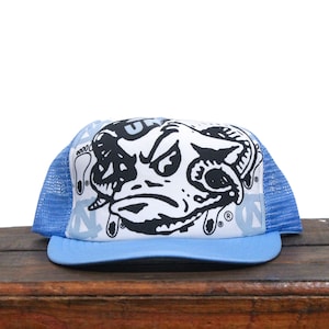 Vintage 80s UNC University Of North Carolina Tar Heels Ramses NCAA College Basketball All Over Print Trucker Hat Snapback Baseball Cap