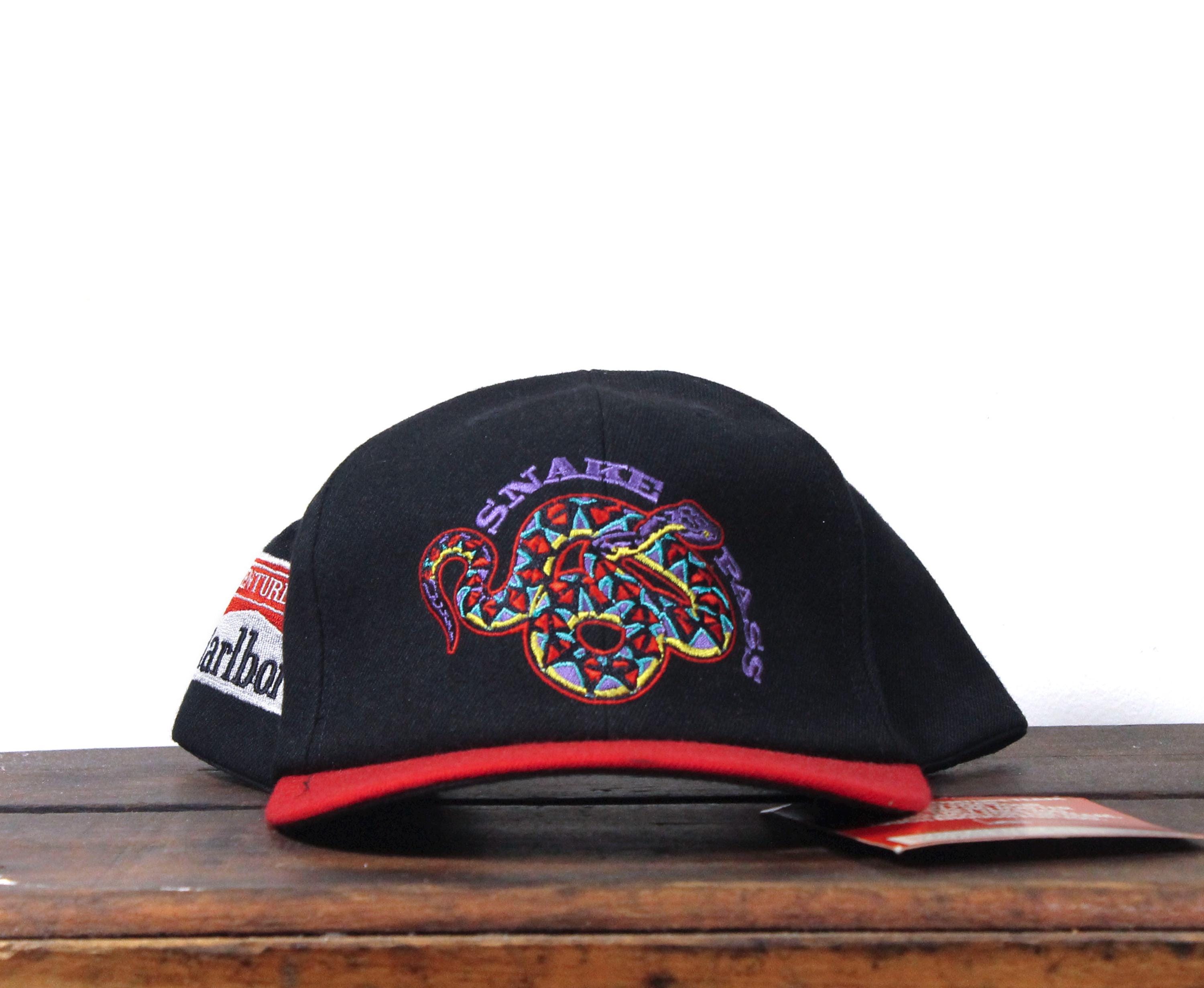 80's 90's Marlboro キーホルダー　Adventure Team Vintage 90s Deadstock New Marlboro Adventure Team Snake Pass