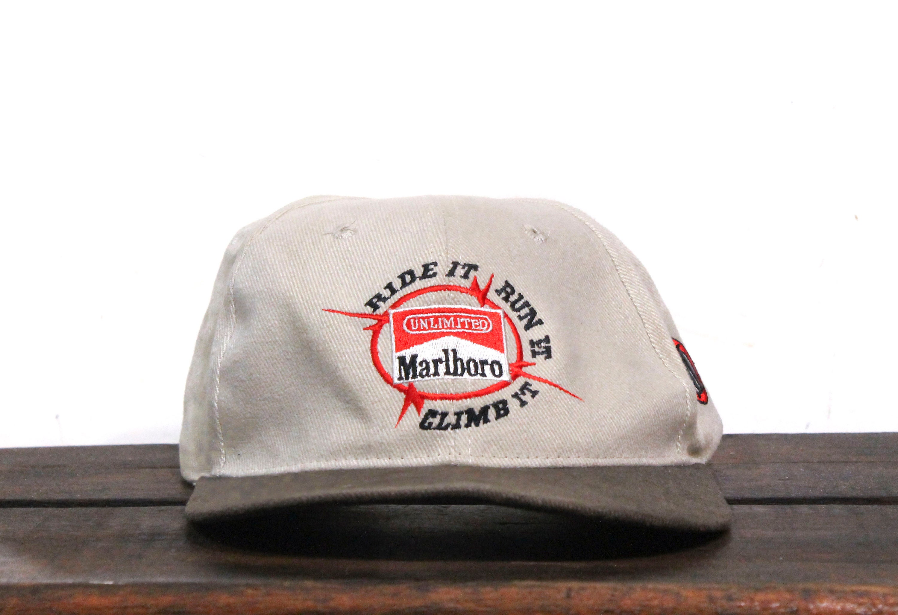 Vintage 90s Marlboro Unlimited 