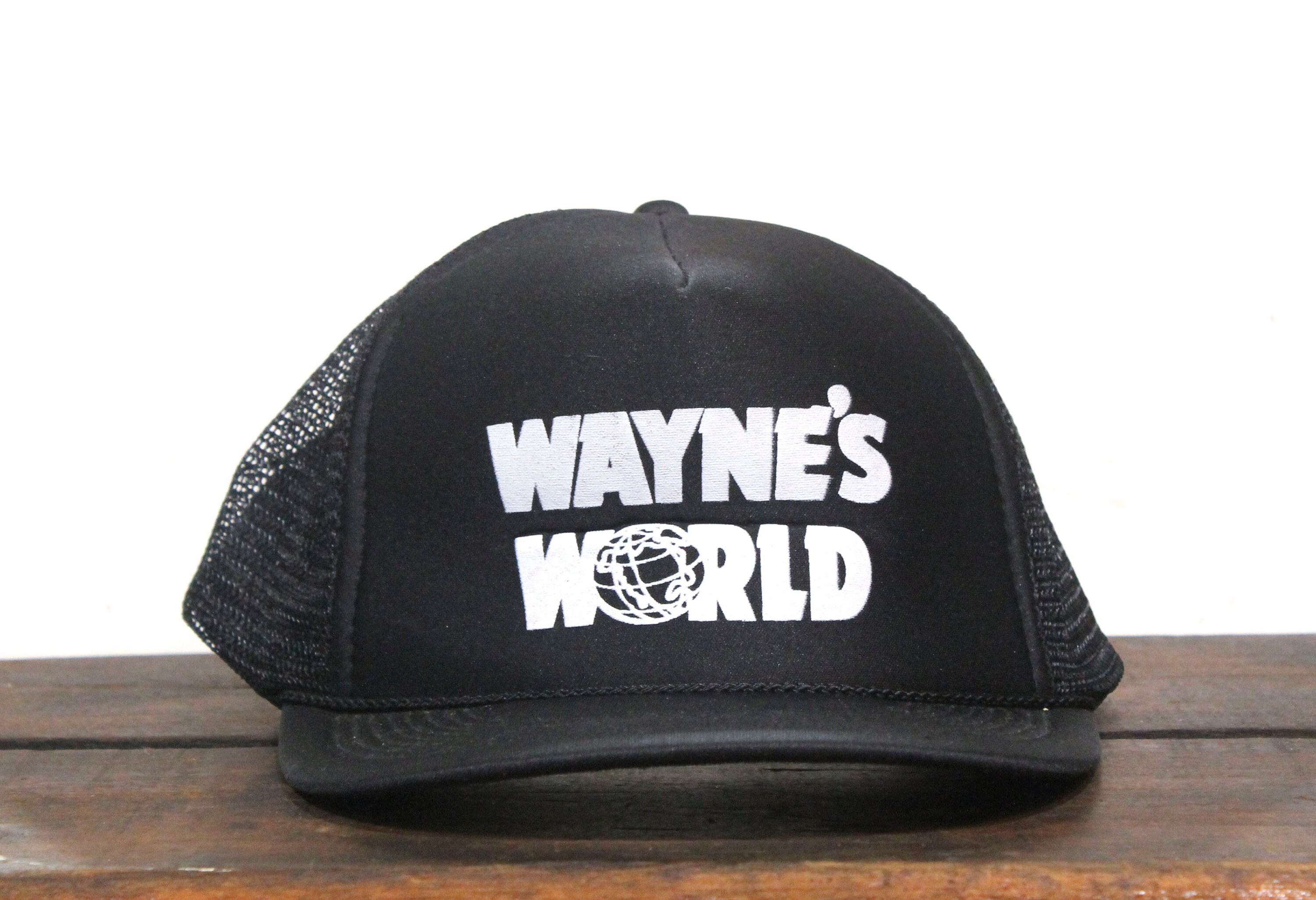 WAYNE'S WORLD HALLOWEEN COSTUME INCLUDES T-SHIRT & TRUCKER HAT FUNNY 90'S RETRO 