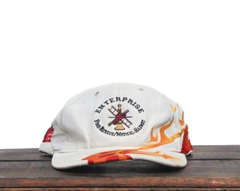 Gorra de béisbol con correa para la espalda de carreras con ala de fuego de estilo vintage de Enterprise Fire Rescue Medical Hasmat Services EMT Fire Fighter Flames