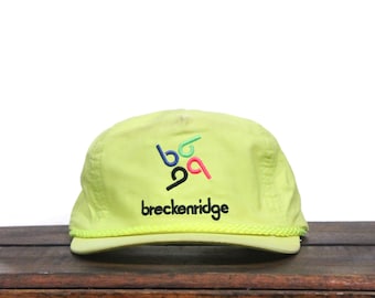 Boné de beisebol vintage desgastado dos anos 80 neon Breckenridge Ski Resort Mountain Colorado Trucker com alça traseira e capota de proteção
