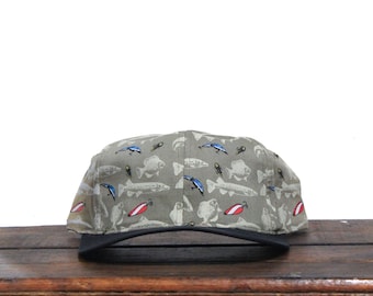 Vintage anos 90 truta peixe todo estampado padrão pesca com mosca moscas iscas pescador pescador boné snapback boné de beisebol feito nos EUA
