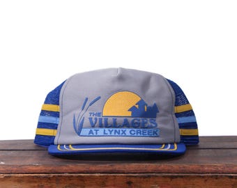 Vintage Snapback Trucker Hat Baseballkeps 3 Tre Stripes The Villages At Lynx Creek Prescott Valley Arizona Bostadsutveckling Tillverkad i USA