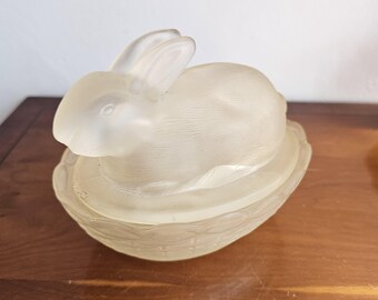Vintage frosted glass Rabbit sweet dish trinket dish. Russ Bernie UK.