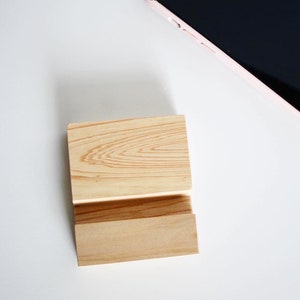 Simple Wood iPhone Holder: Modern Desk Cell Phone Stand