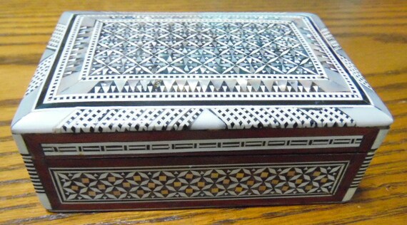 Small Oyster Shell Keepsake Box Mosaic Dresser Box Vintage Etsy