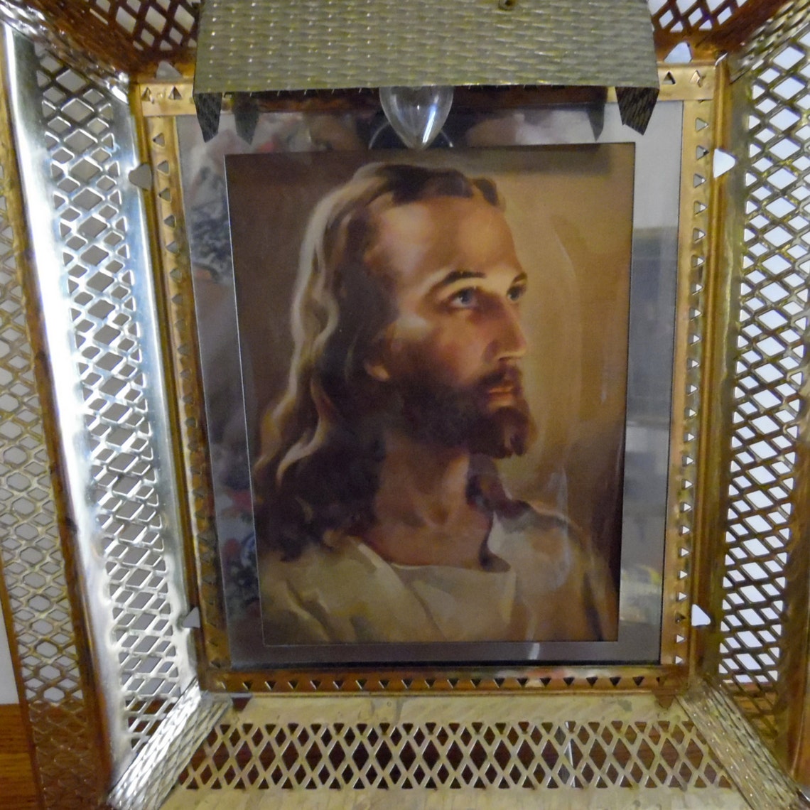 Vintage 1940s metal framed & lighted picture of Jesus. By Etsy