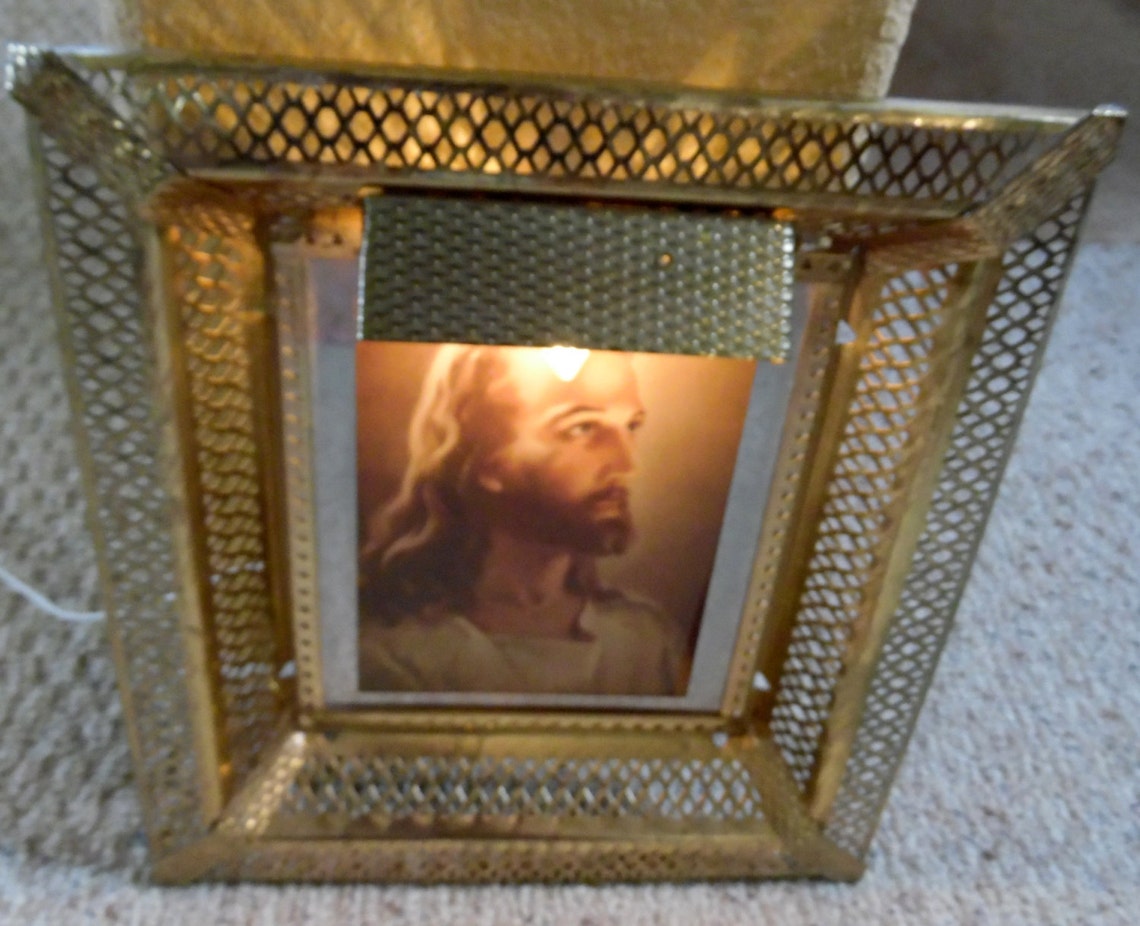 Vintage 1940s metal framed & lighted picture of Jesus. By Etsy