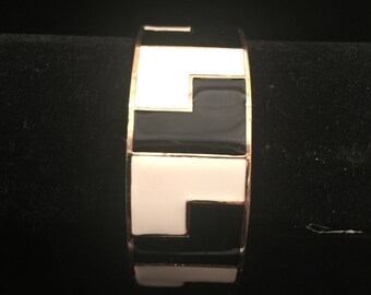 Terrific Enameled Bangle Bracelet In Black and White
