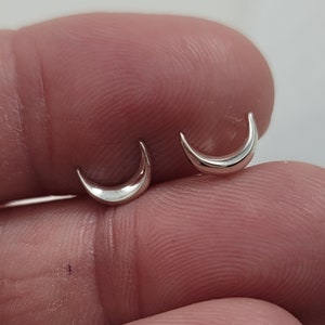 Small Sterling Silver Ridged Star Crescent Moon Simple Post Earrings,Silver Moons,Celestial Earrings,Silver Moon Stud Earrings,Moon Earrings