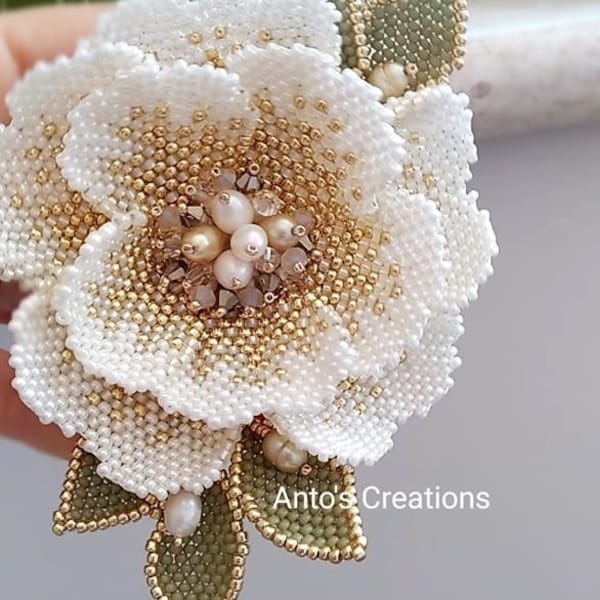 Tutoriel de fleur blanche (en ANGLAIS) Tutoriel de perles, fleur 3D, technique de point de brique et de broderie, étape par étape, modèle PDF