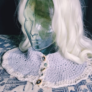 Victorian Robin&#39;s Nest Crochet Capelet - Elegant Grey and Cream Shoulder Wrap