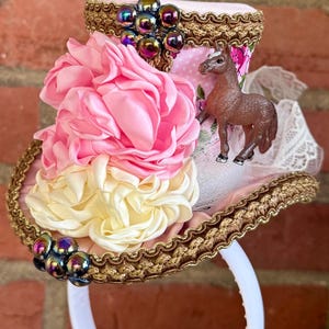Green and Pink Derby Fascinater - Etsy display picture 3