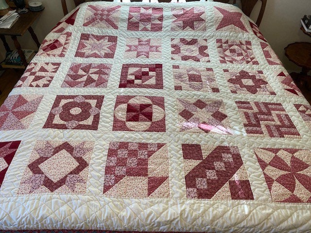 Hand Quilted Quilt Flower Garden Quilt Scalloped Edge Quilt Quilted Wallhanging Mauve and Marsala Quilt Gifts For Her,