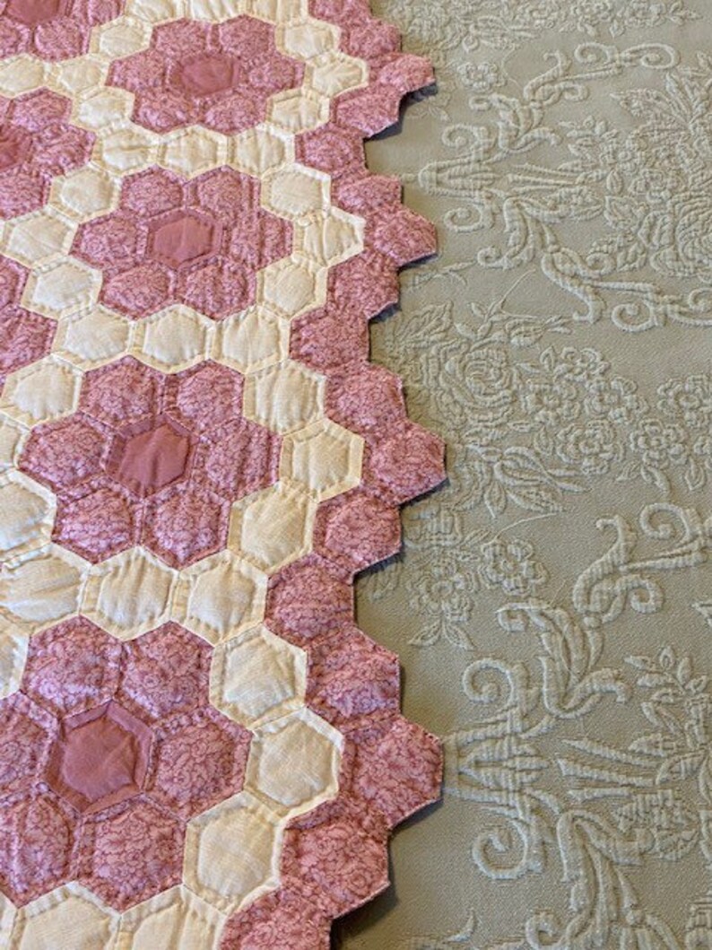 Hand Quilted Quilt Flower Garden Quilt Scalloped Edge Quilt Quilted Wallhanging Mauve and Marsala Quilt Gifts For Her,