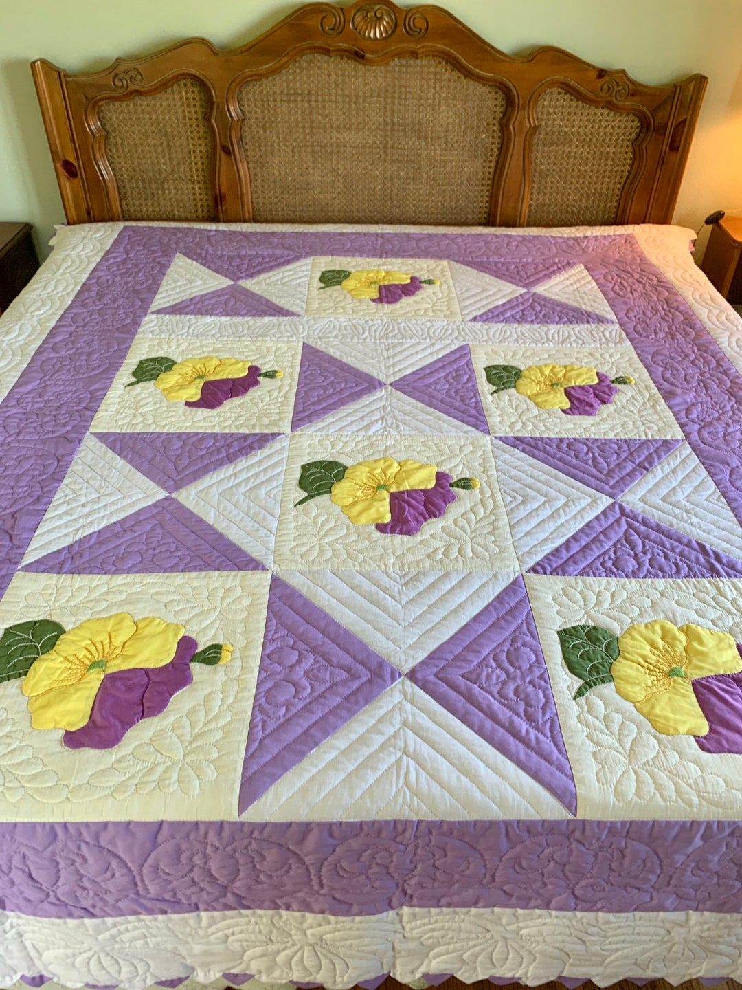 Pansy Quilt With Lavender Fabric Vintage Hand Applique and Hand Quilted