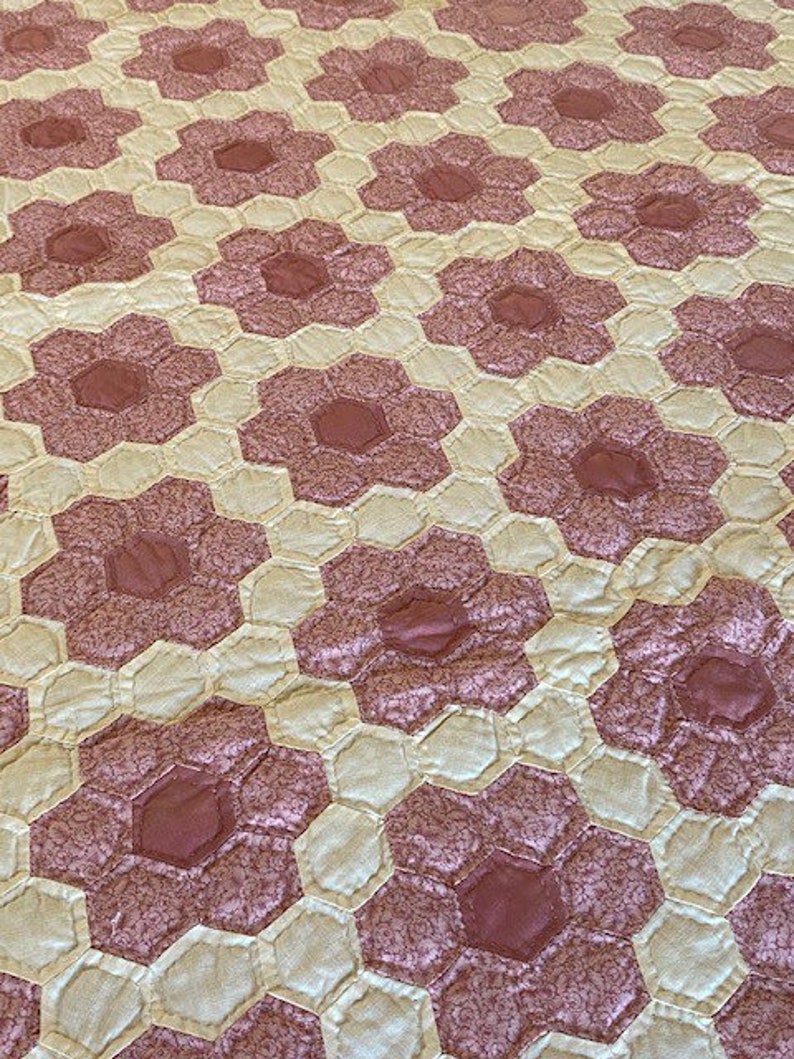 Hand Quilted Quilt Flower Garden Quilt Scalloped Edge Quilt Quilted Wallhanging Mauve and Marsala Quilt Gifts For Her,